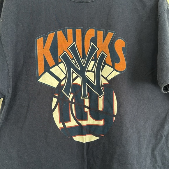 Hanes Men’s Navy Blue NY Knicks & Yankees Graphic T-Shirt Size XL - Picture 2 of 5